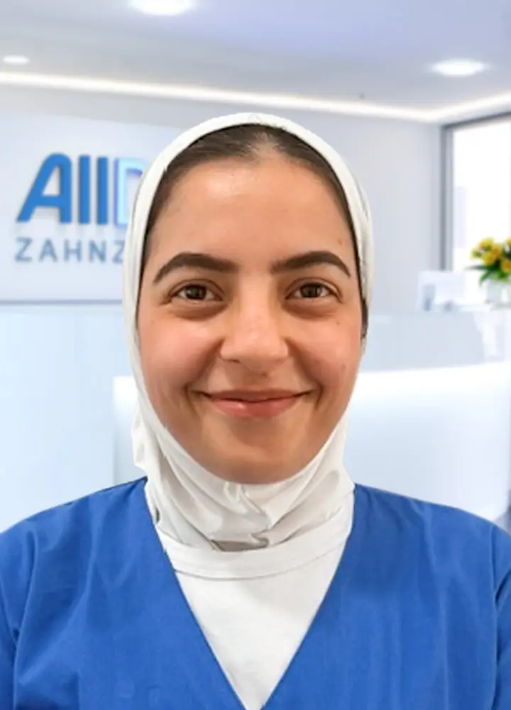Portrait zahnmedizinische Prophylaxeassistenz Hayat (AllDent München Hbf.)