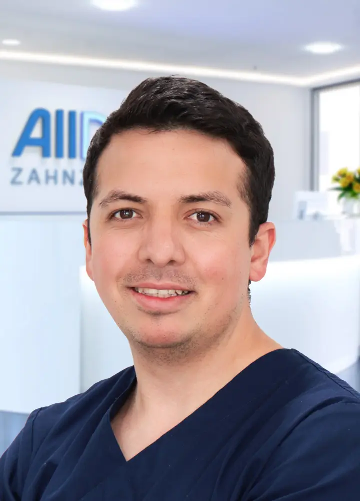 Portrait zahnmedizinische Prophylaxeassistenz Mario (AllDent München Hauptbahnhof)