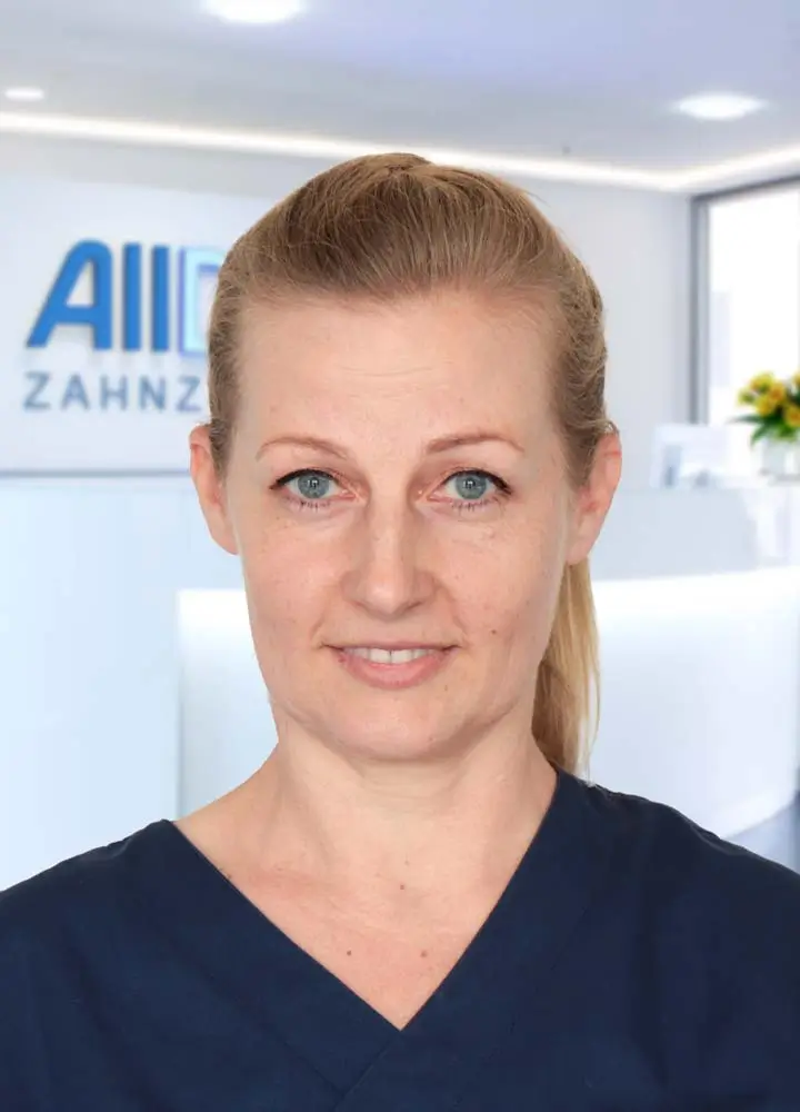 Portrait Oralchirurgin Martina Hartstock (AllDent M&uuml;nchen Hauptbahnhof)