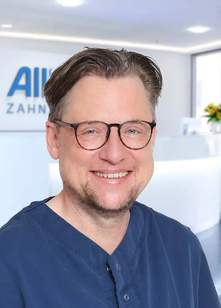 Portrait Oralchirurg Jens Rheinl&auml;nder (AllDent M&uuml;nchen Hbf.)