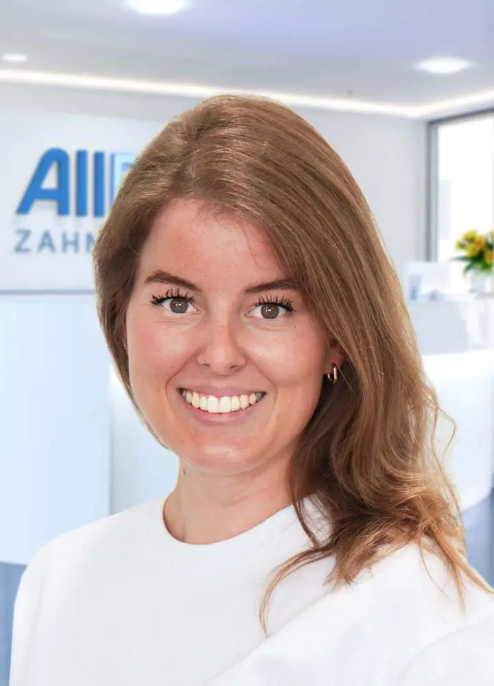 Portrait Zahn&auml;rztin Elisabeth Petersen (AllDent M&uuml;nchen Hauptbahnhof)