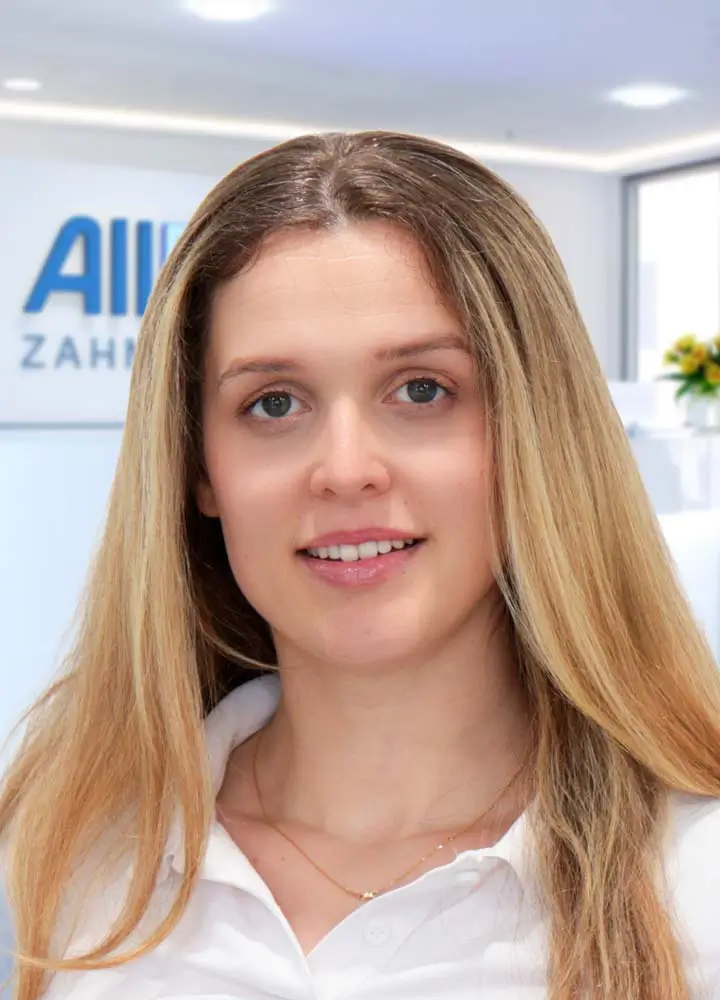 Portrait Zahn&auml;rztin Raya Stoyanova-Manchev (AllDent M&uuml;nchen Hbf.)