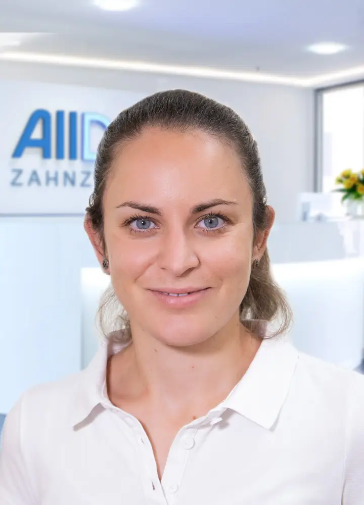 Portrait Ober&auml;rztin Alisa Fietze (AllDent M&uuml;nchen Ost)