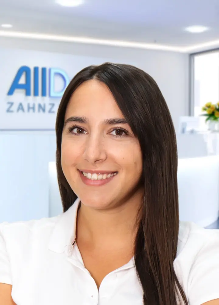 Portrait Zahn&auml;rztin Juljana Arbi (AllDent M&uuml;nchen Ost)