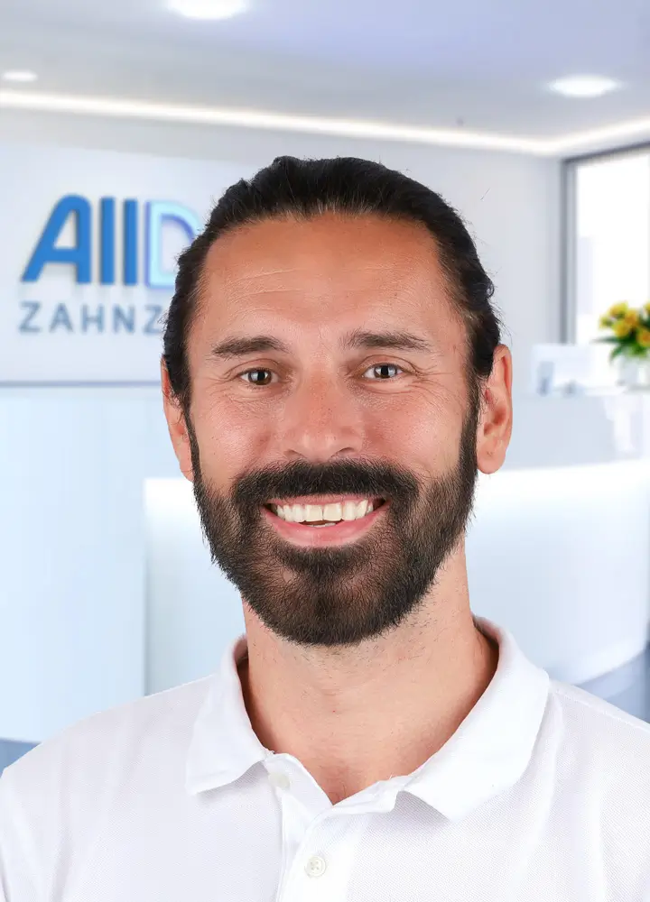 Portrait Zahnarzt Lars Huster (AllDent M&uuml;nchen Ost)