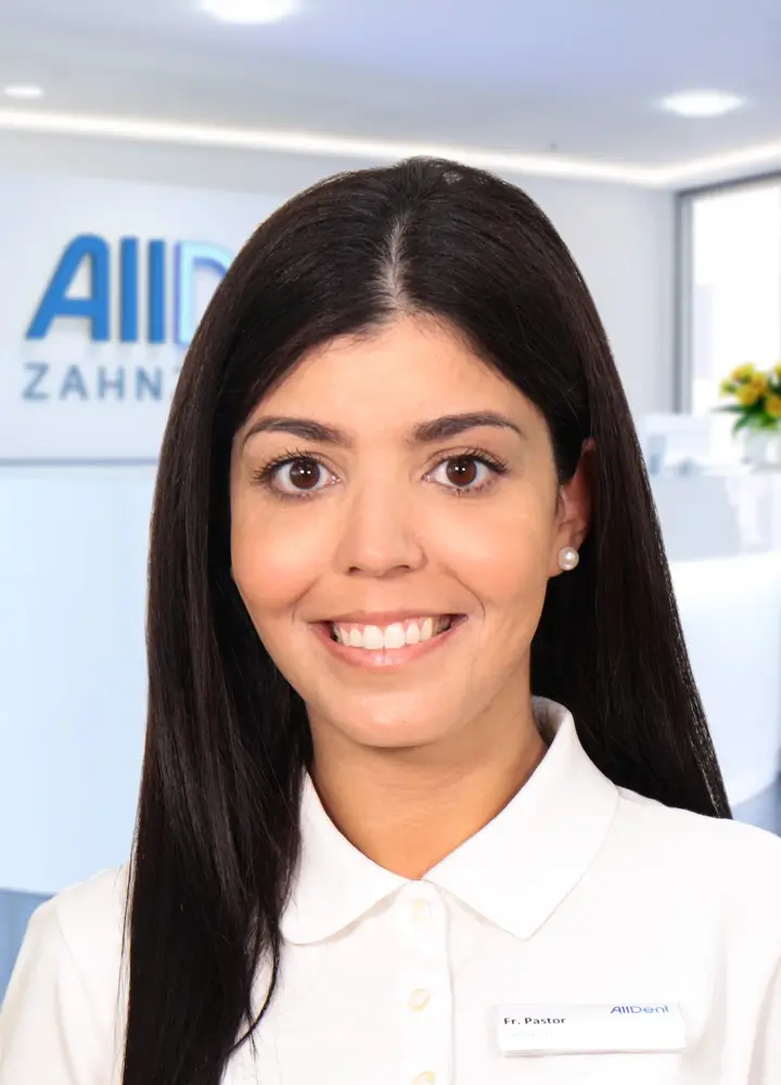 Portrait Zahn&auml;rztin Paloma Pastor (AllDent M&uuml;nchen Ost)