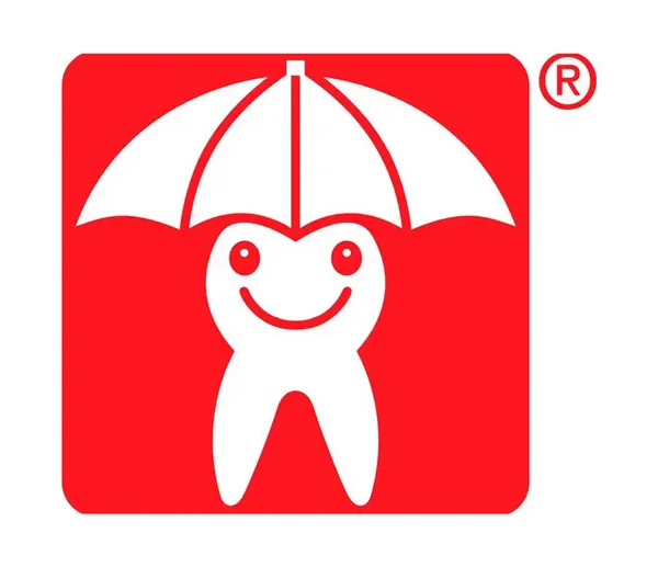 rotes Zahnm&auml;nnchen Logo mit Regenschirm