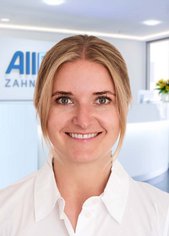 Portrait zahnärztliche Oberärztin Svenja Hornig (AllDent München Hbf.)