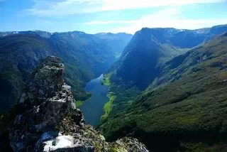 Blick auf See und Berge