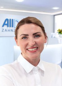 Portrait Zahnärztin H. Langaard (AllDent München Hbf.)