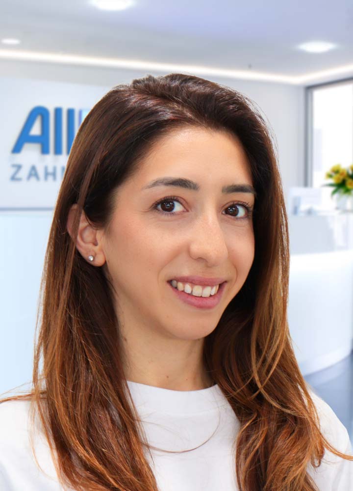 Portrait Zahn&auml;rztin Natali Randjbar (AllDent M&uuml;nchen Hbf.)