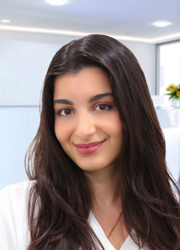 Portrait Zahnärztin Niki Baghikar (AD Zahnzentrum Dortmund)