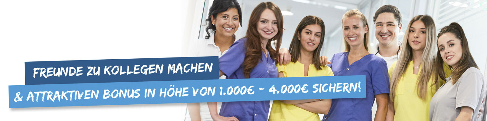 AllDent Team stehen dicht nebeneinander
